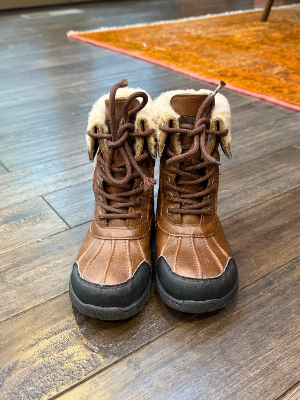 UGGS boots Butte II toddler size 11 UNISEX